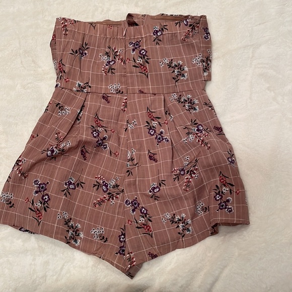 Olive scent strapless tie front romper - Picture 4 of 5